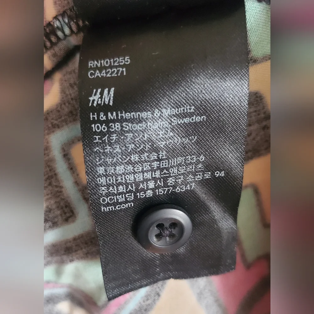 Men's Medium H&M LOVES COACHELLA-  SHORT SLEEVE BUTTON UP - Picture 6 of 6